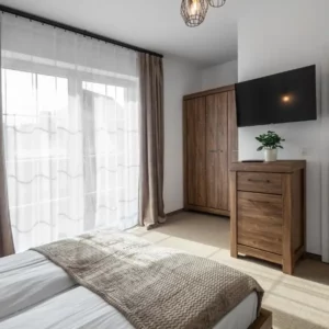 Willa Nad Parkiem – Noclegi, Pokoje Gościnne